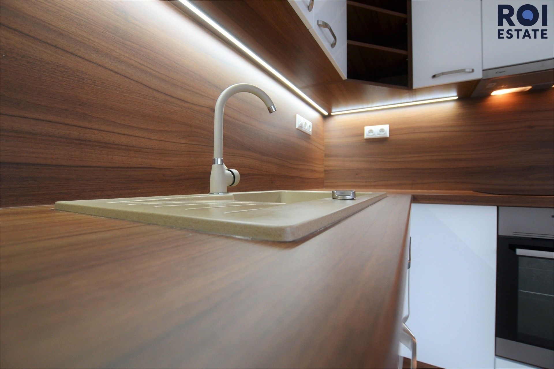Pronájem bytu 3+kk 77 m² - foto 12