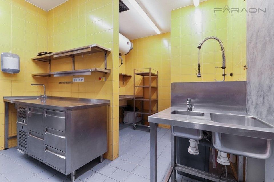 Pronájem komerčního prostoru 137 m² - foto 14
