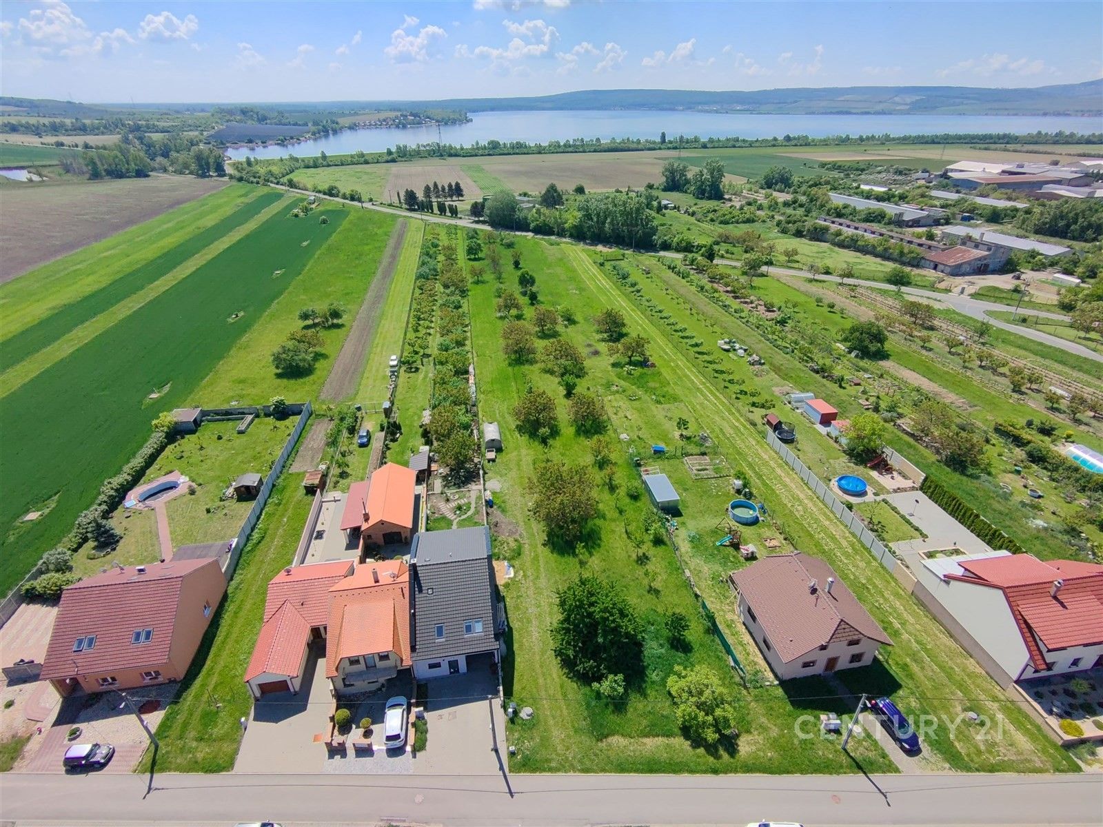 Prodej pozemku 2026 m² - foto 4