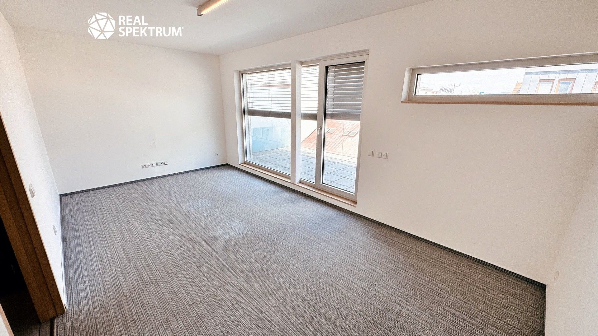 Pronájem komerčního prostoru 125 m² - foto 2