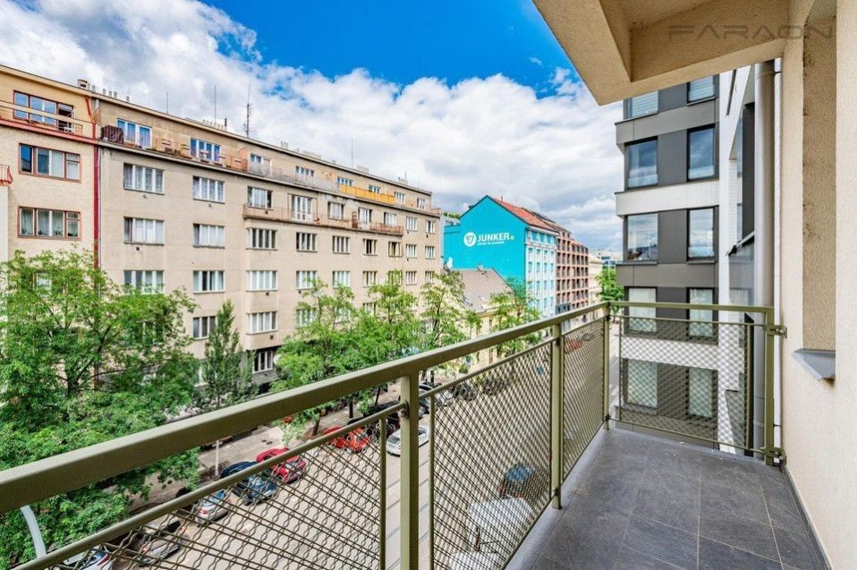 Pronájem bytu 3+kk 110 m² - foto 15