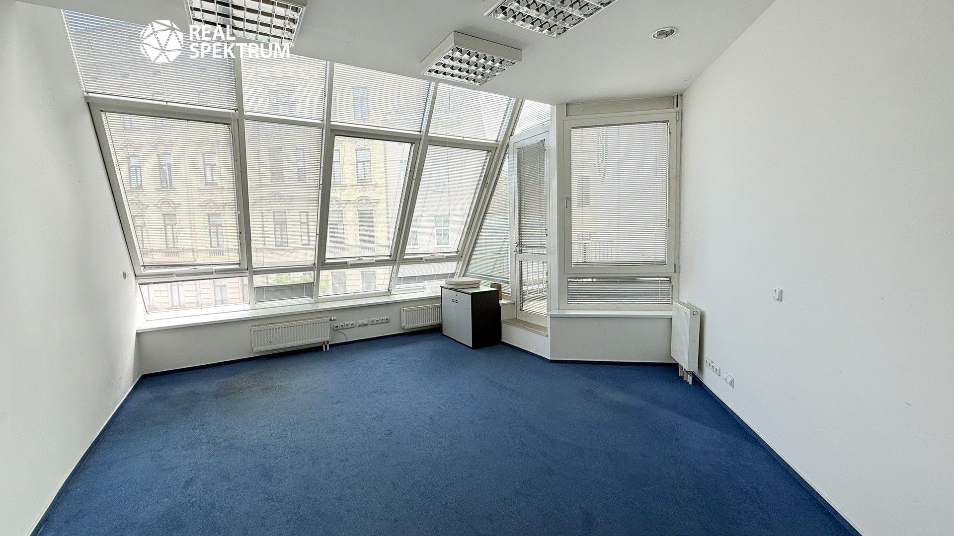 Pronájem komerčního prostoru 141 m² - foto 1