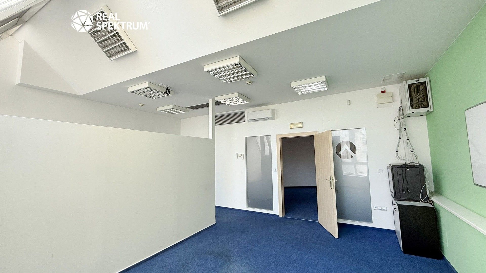 Pronájem komerčního prostoru 141 m² - foto 3