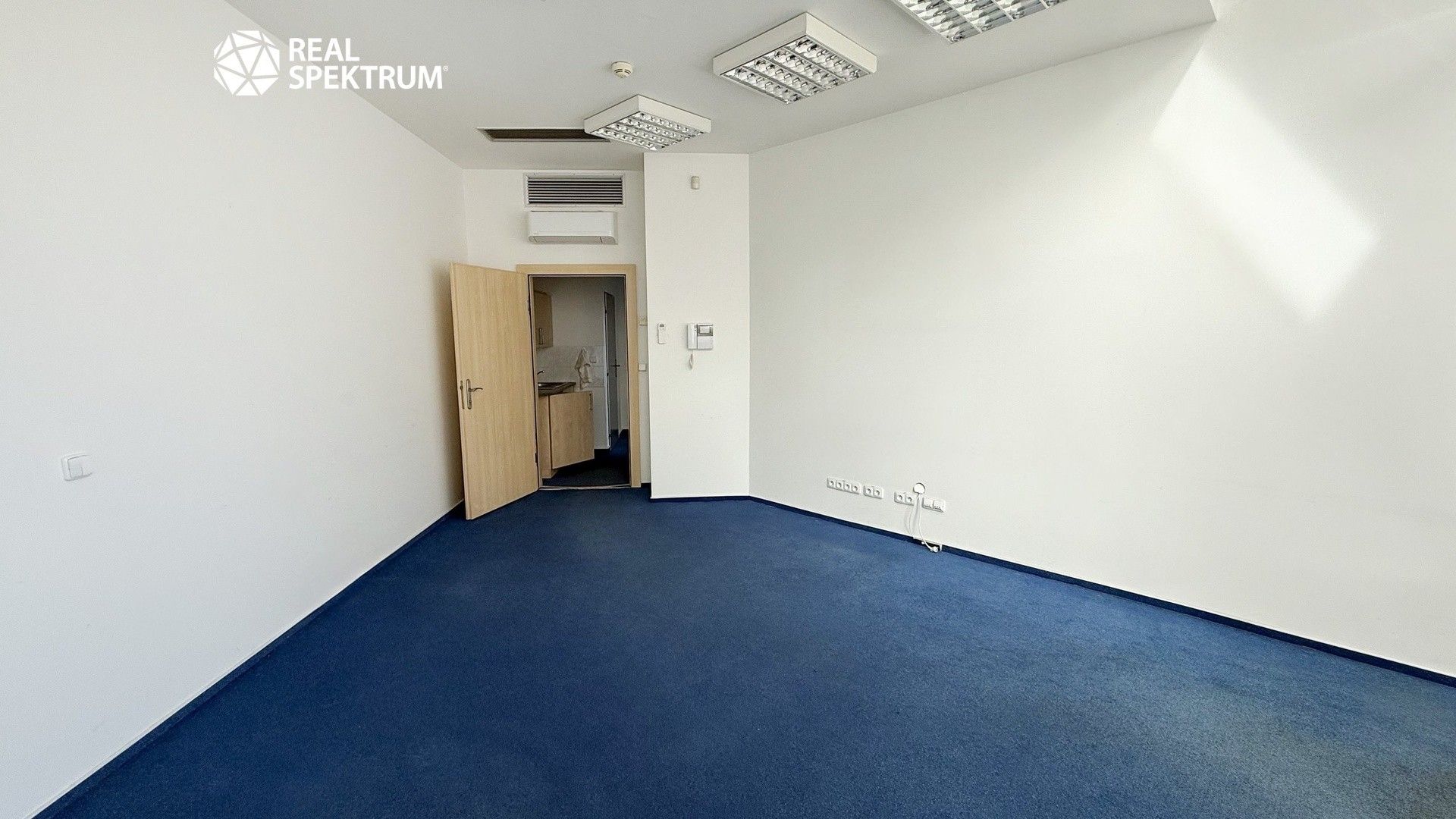 Pronájem komerčního prostoru 141 m² - foto 7