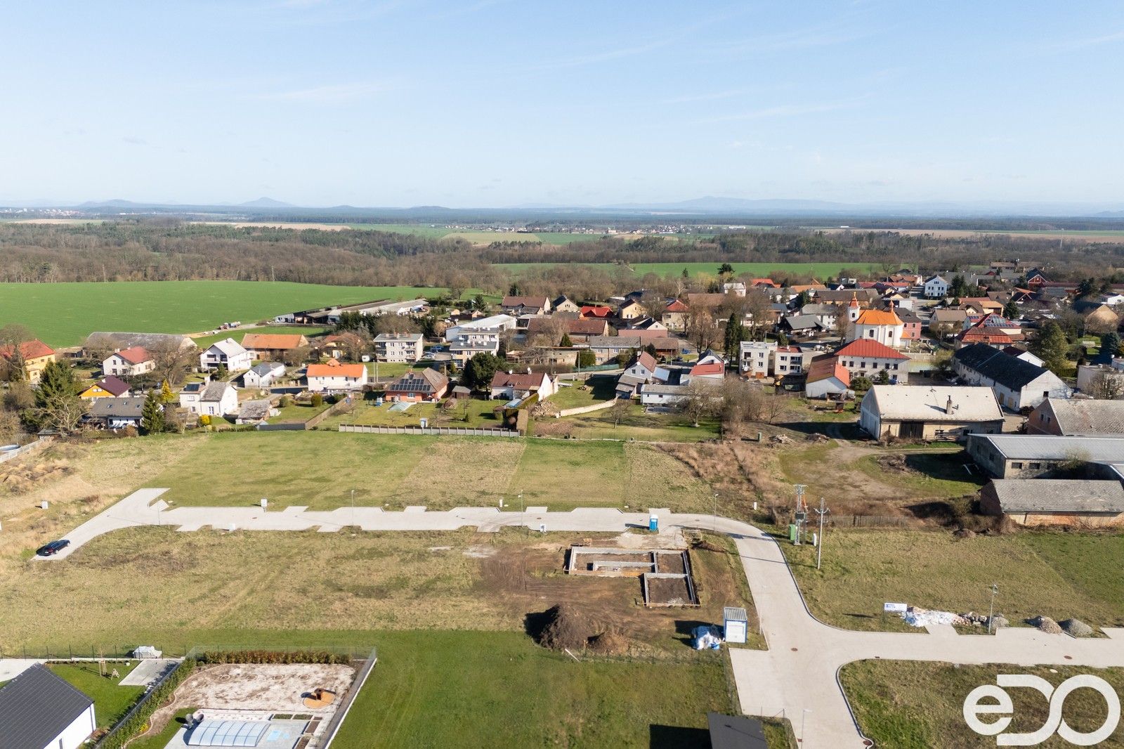 Prodej pozemku 905 m² - foto 1