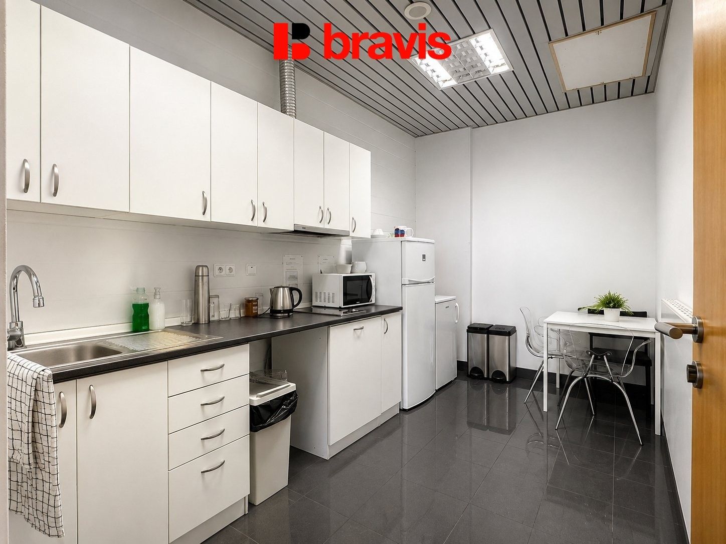 Pronájem komerčního prostoru 57 m² - foto 3