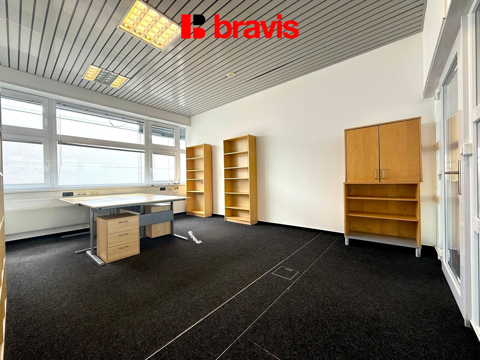 Pronájem komerčního prostoru 57 m² - foto 1