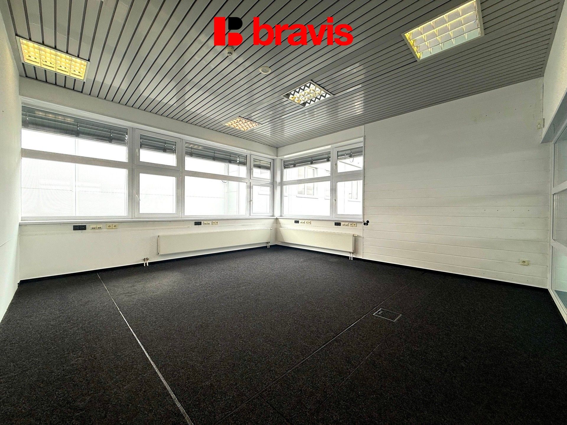 Pronájem komerčního prostoru 57 m² - foto 8