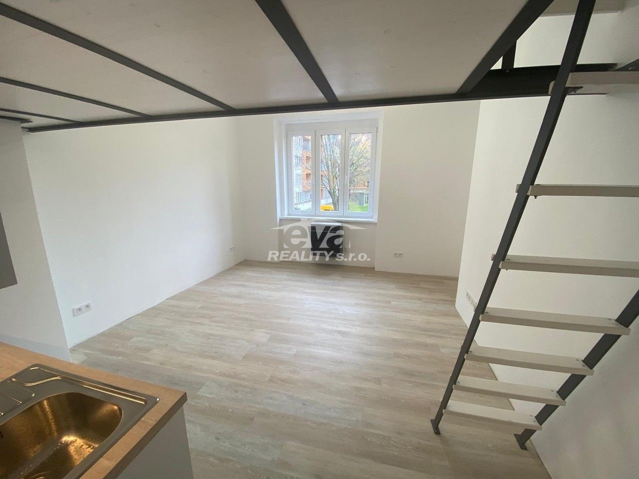 Pronájem bytu 1+kk 27 m² - foto 2