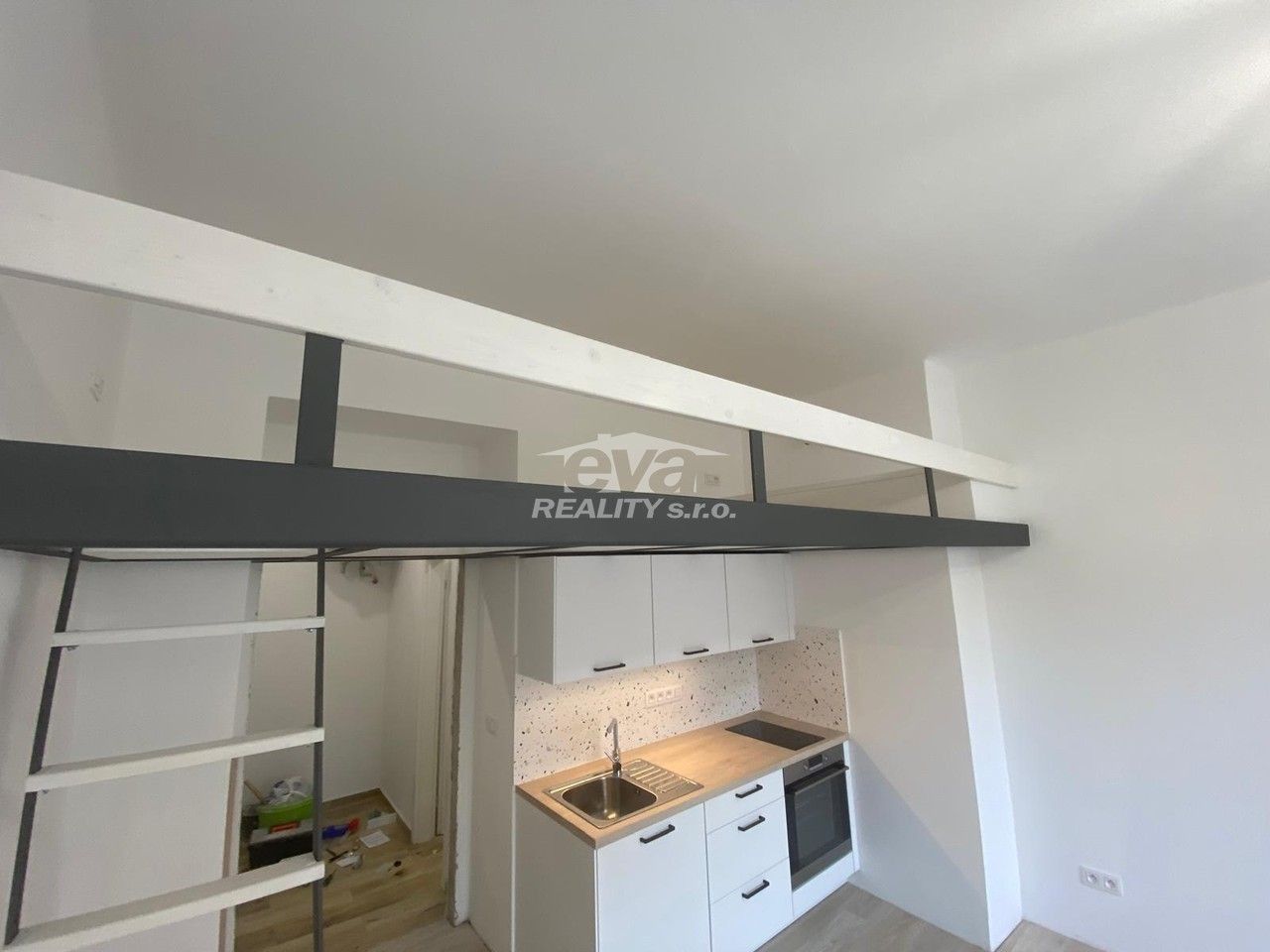 Pronájem bytu 1+kk 27 m² - foto 3