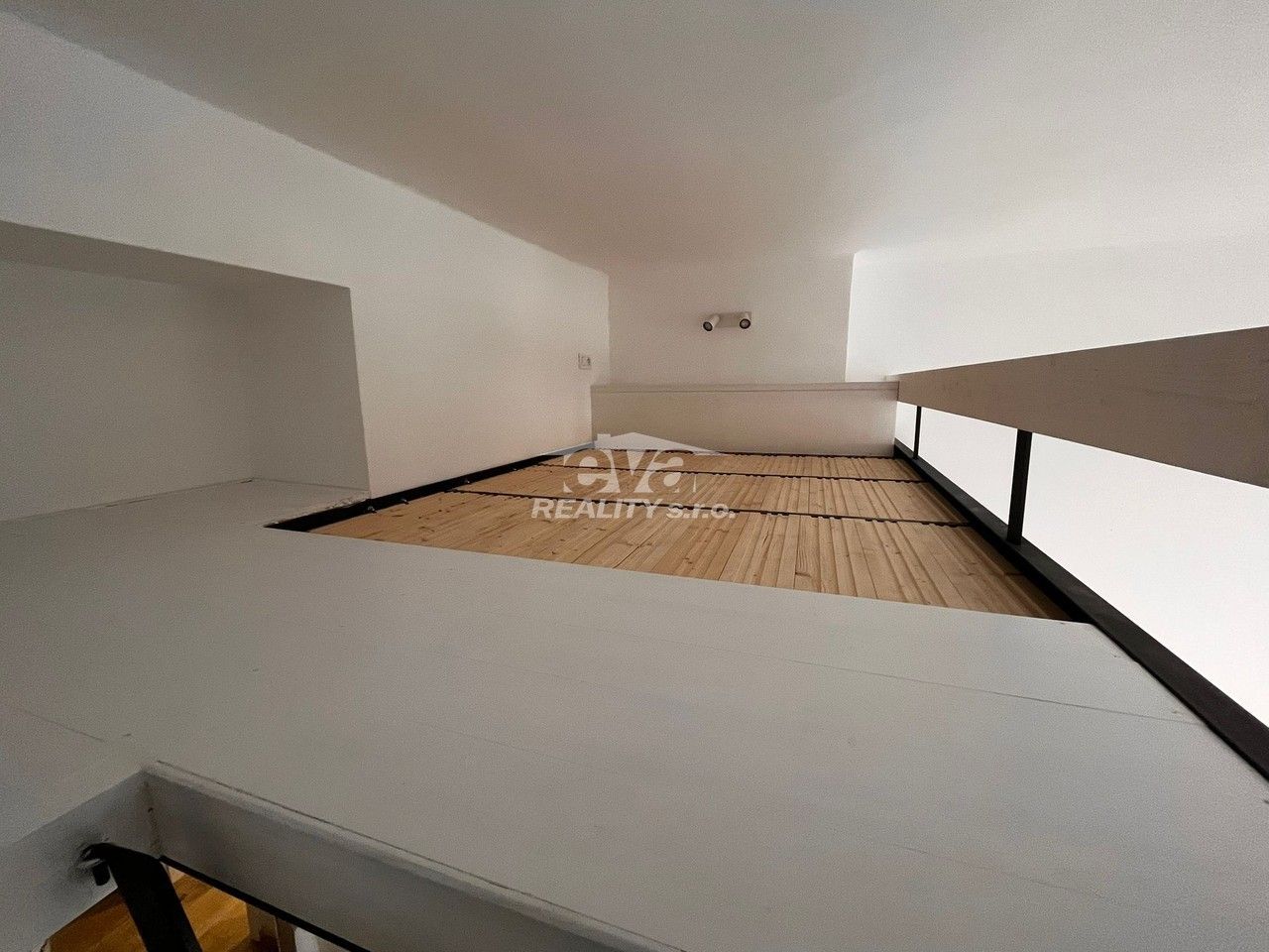Pronájem bytu 1+kk 27 m² - foto 4