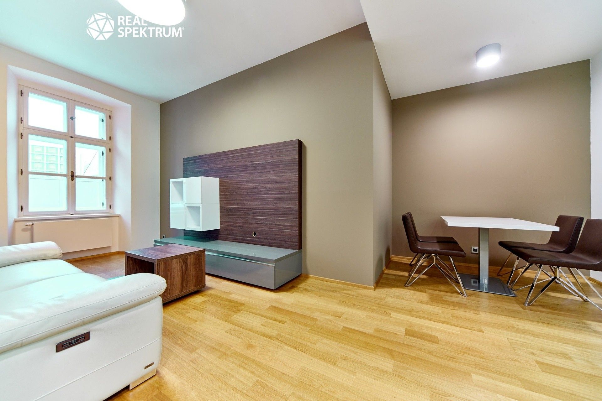 Pronájem bytu 3+kk 82 m² - foto 4