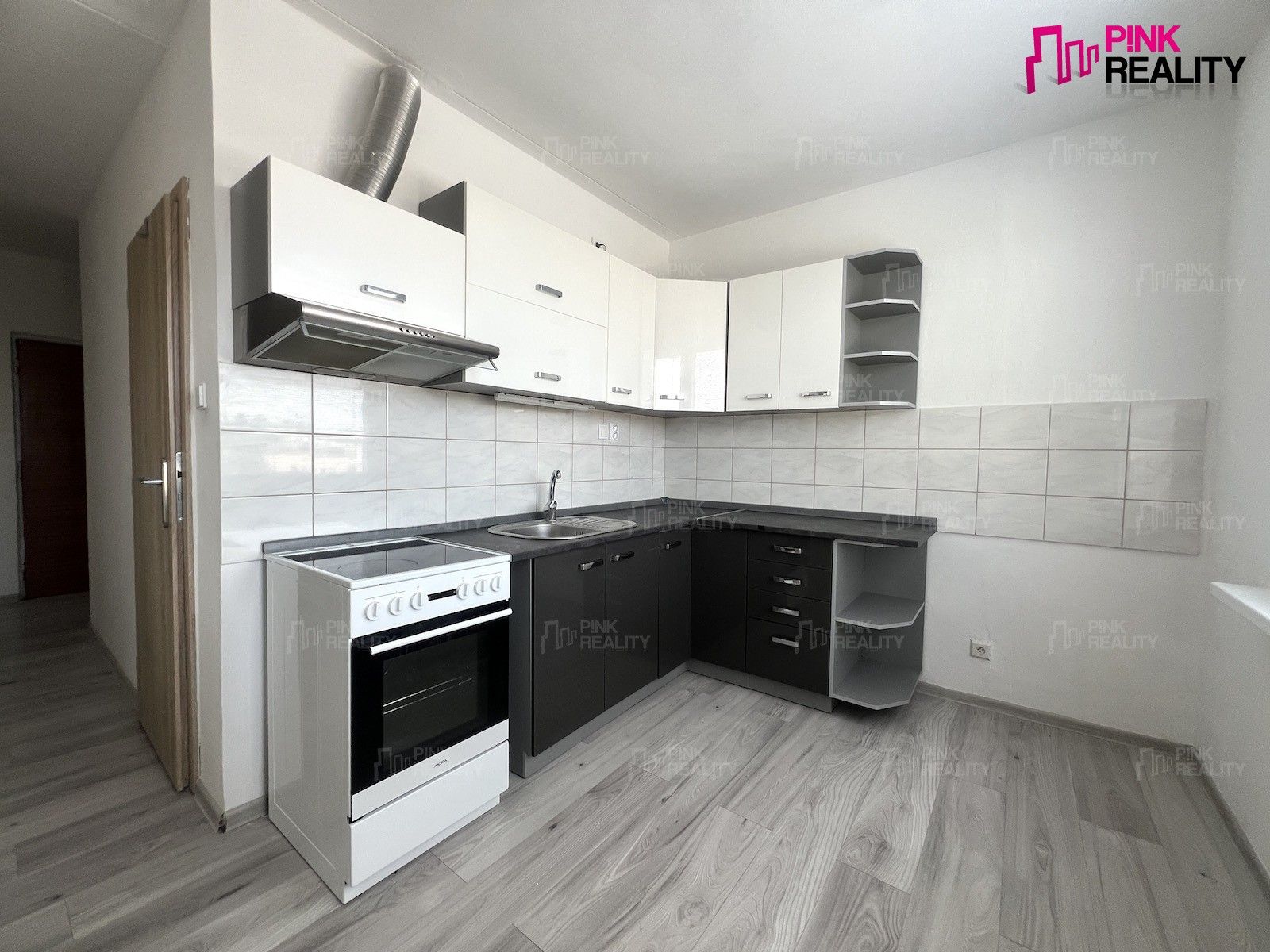 Pronájem bytu 3+1 69 m² - foto 2