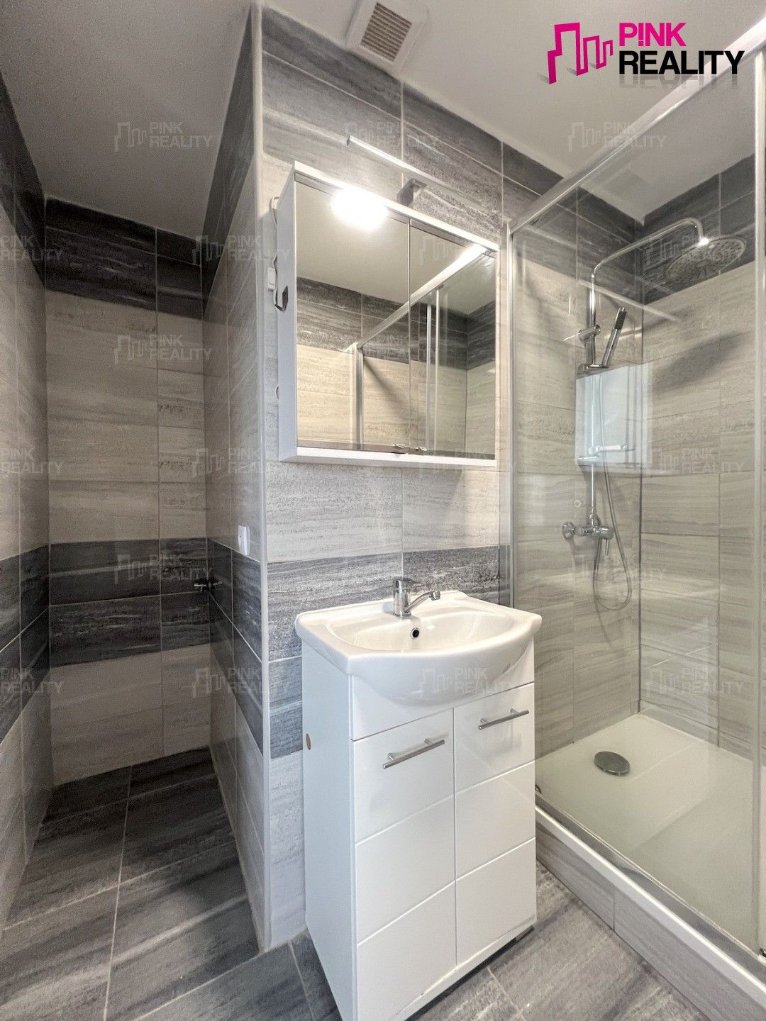 Pronájem bytu 3+1 69 m² - foto 9
