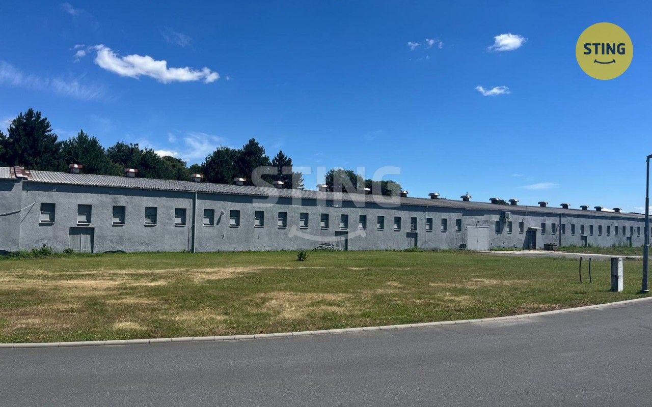 Pronájem komerčního prostoru 1156 m² - foto 1