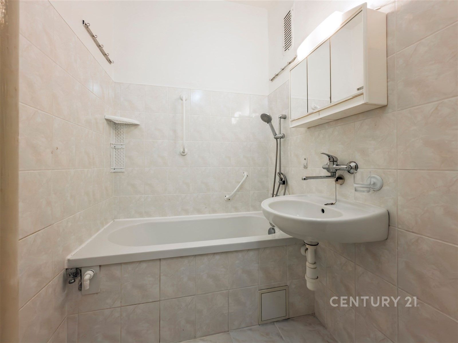 Pronájem bytu 3+1 72 m² - foto 13