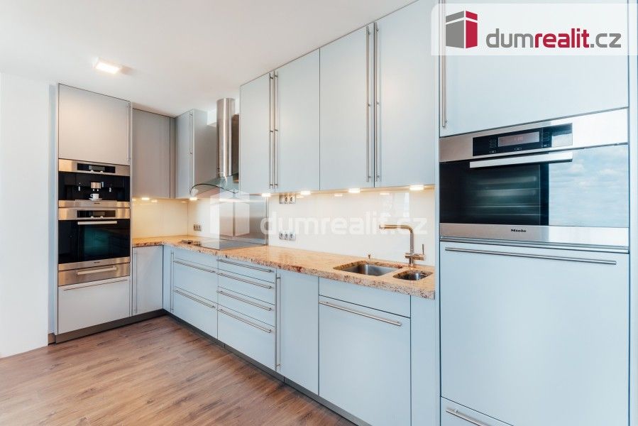Pronájem bytu 2+1 92 m² - foto 3