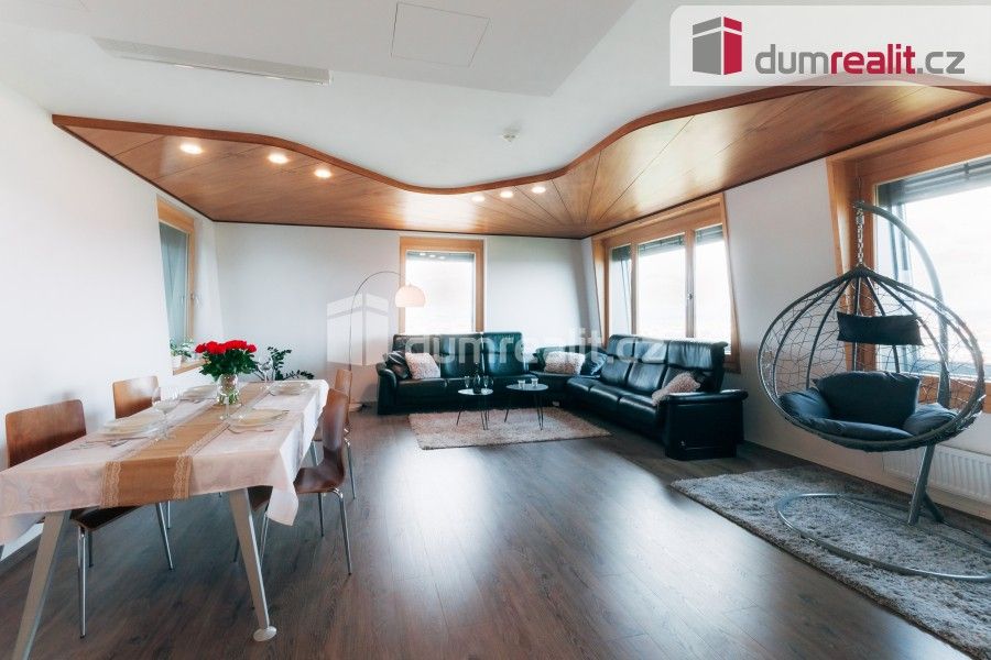 Pronájem bytu 2+1 92 m² - foto 2
