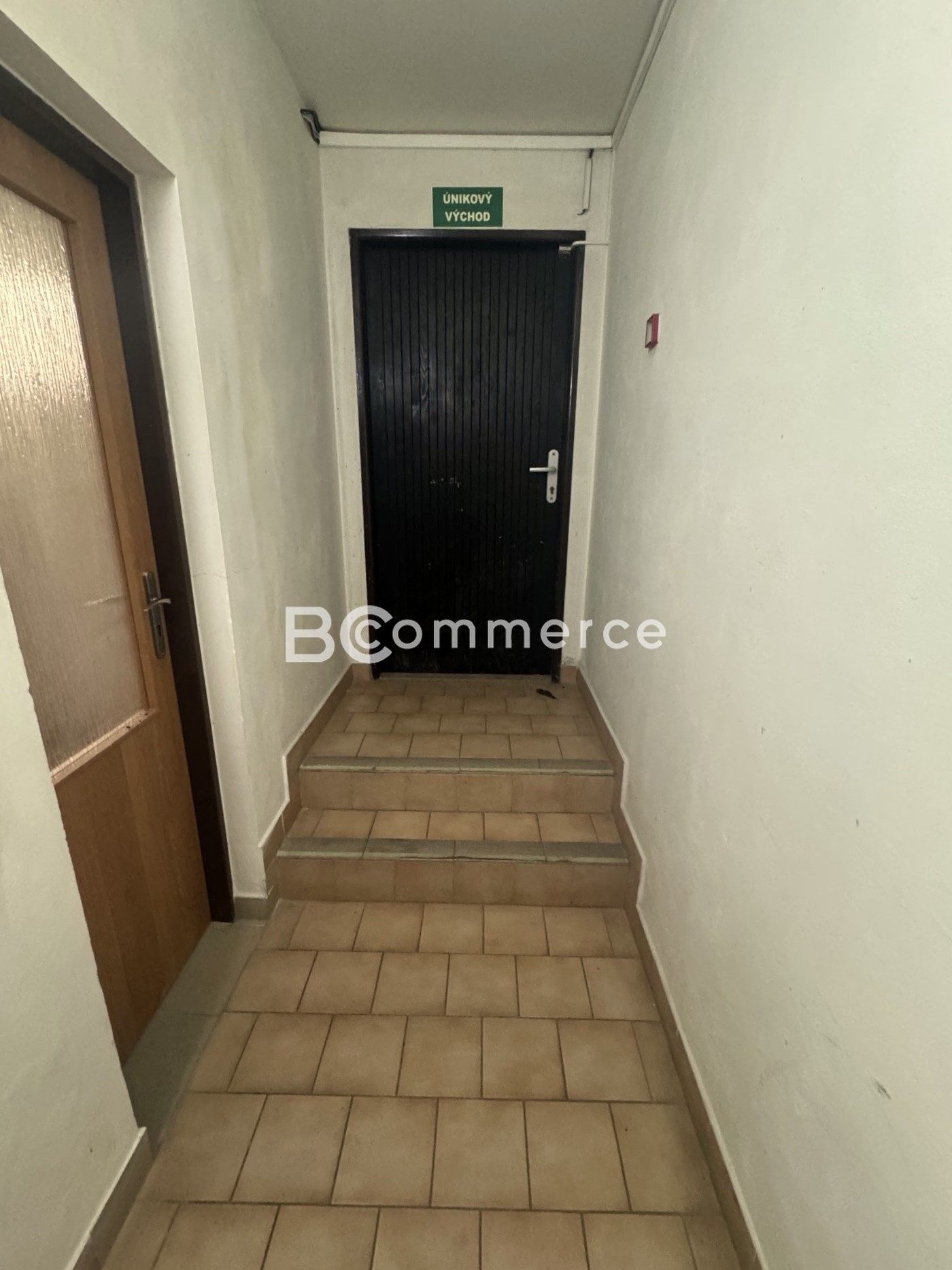 Pronájem komerčního prostoru 37 m² - foto 6