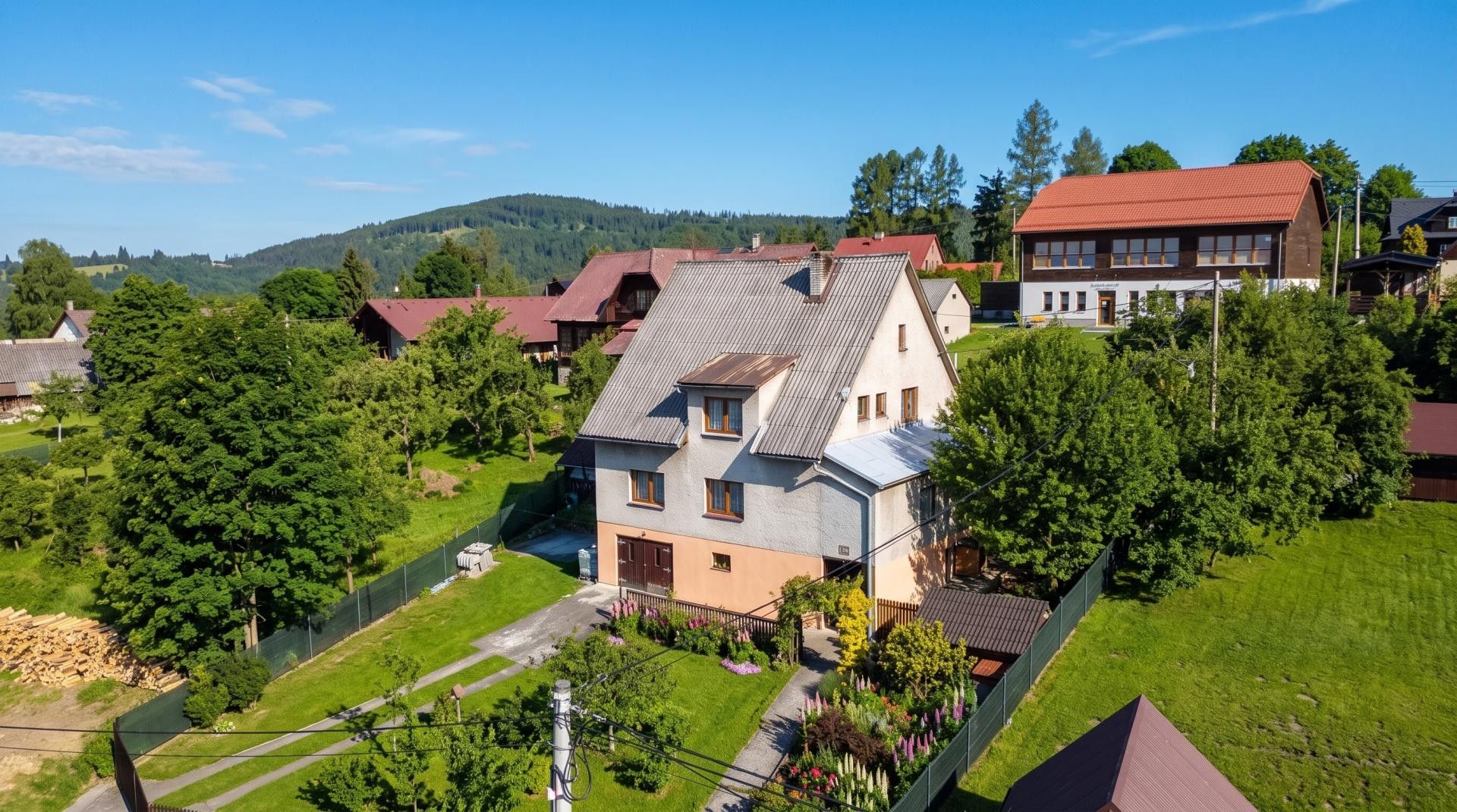 Prodej domu 280 m² - foto 1