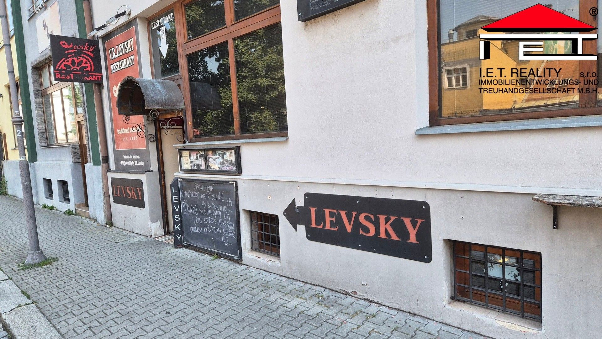 Pronájem komerčního prostoru 145 m² - foto 4