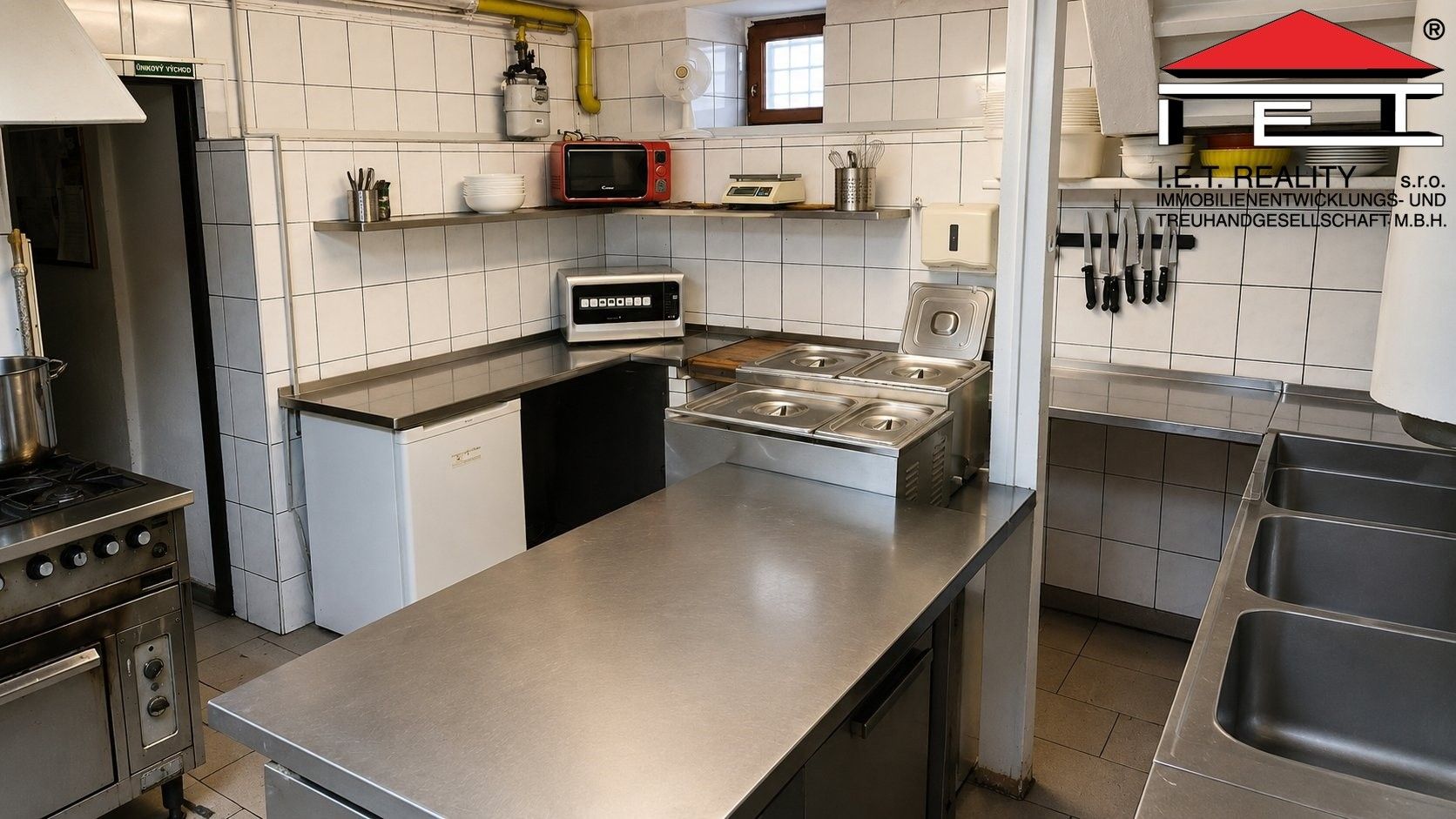 Pronájem komerčního prostoru 145 m² - foto 11