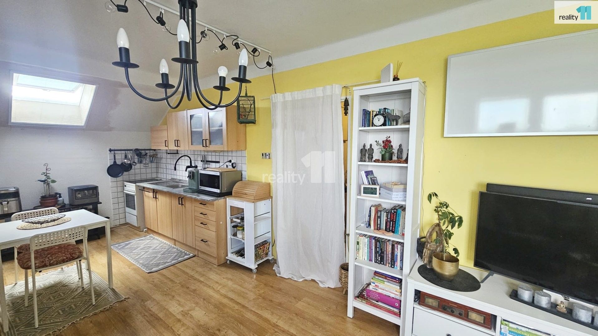 Prodej bytu 1+1 77 m² - foto 2