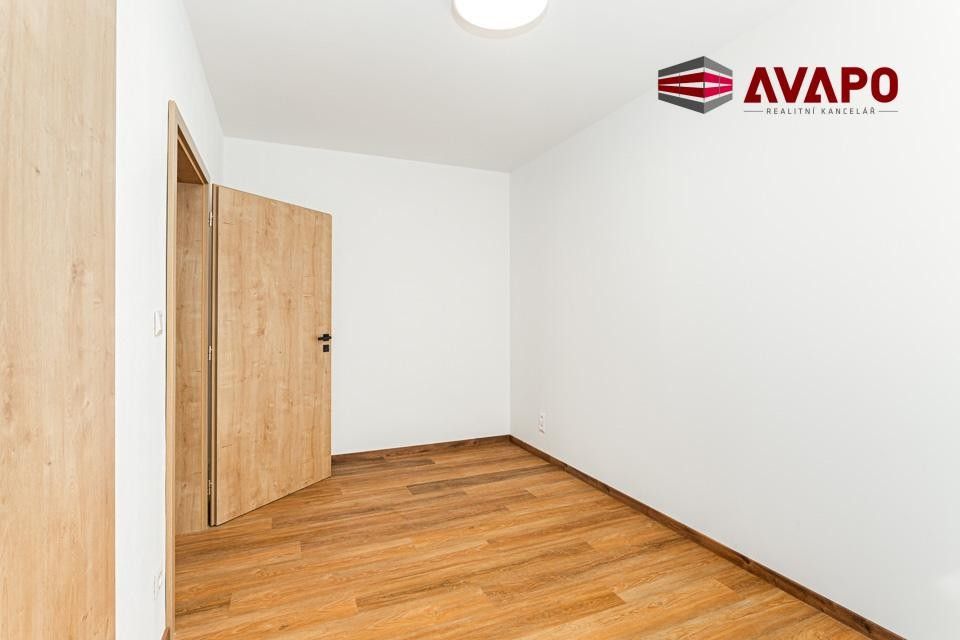 Pronájem bytu 3+1 80 m² - foto 12