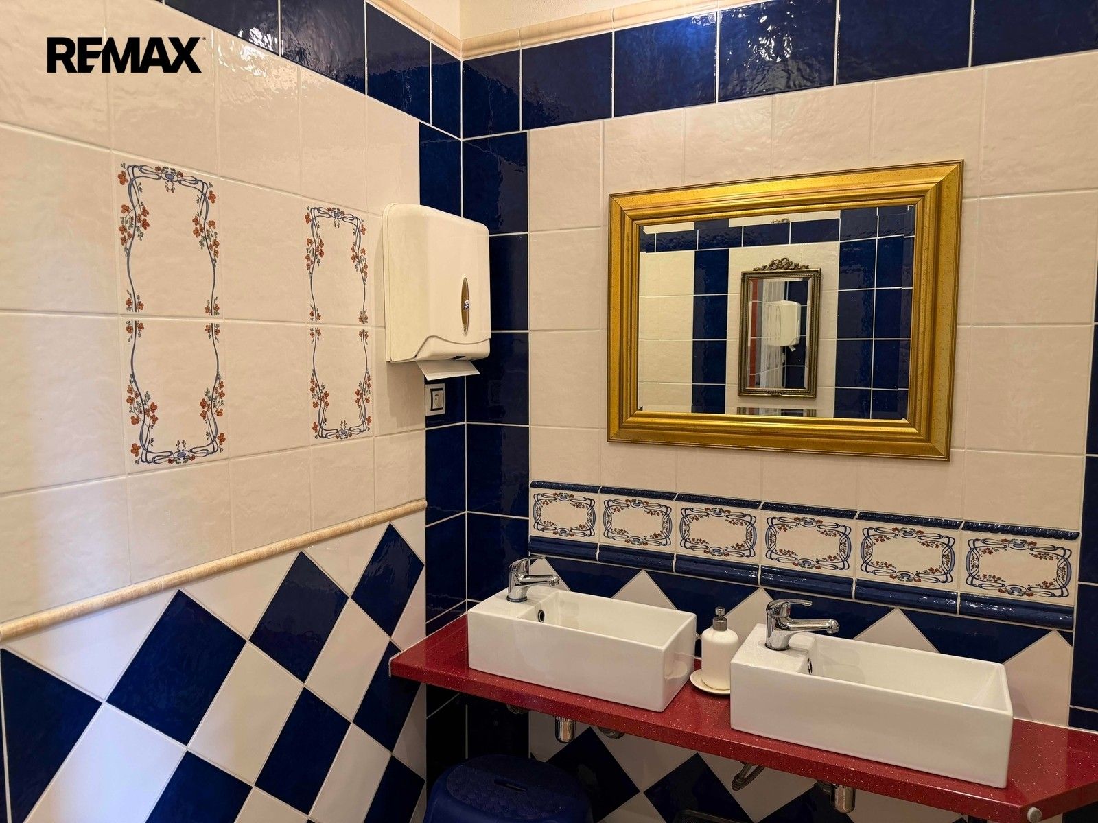 Prodej komerčního prostoru 377 m² - foto 12