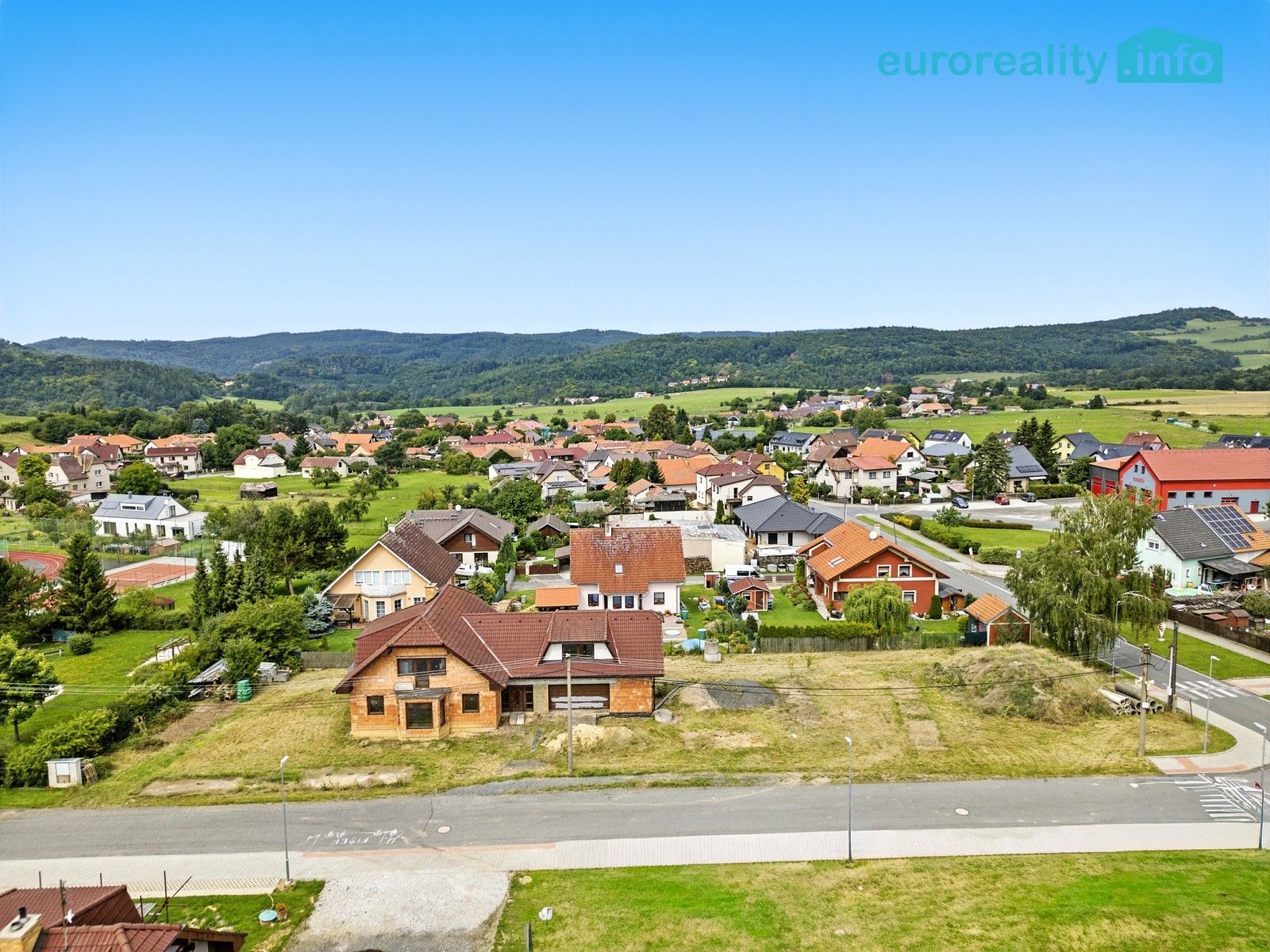 Prodej pozemku 1724 m² - foto 1