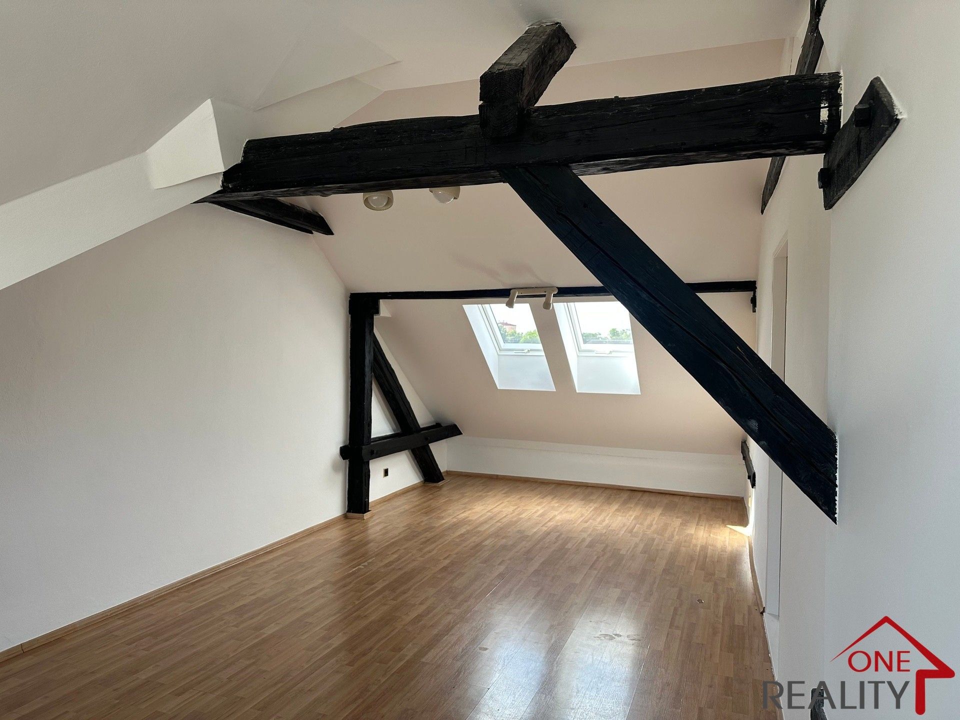 Pronájem bytu 3+1 90 m² - foto 3