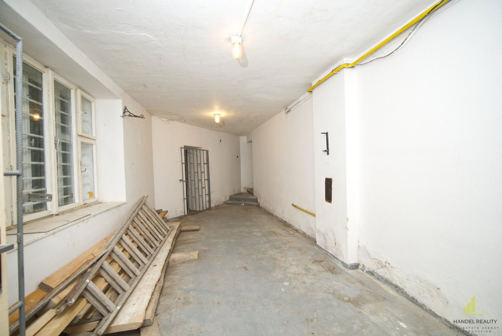 Prodej komerčního prostoru 200 m² - foto 4
