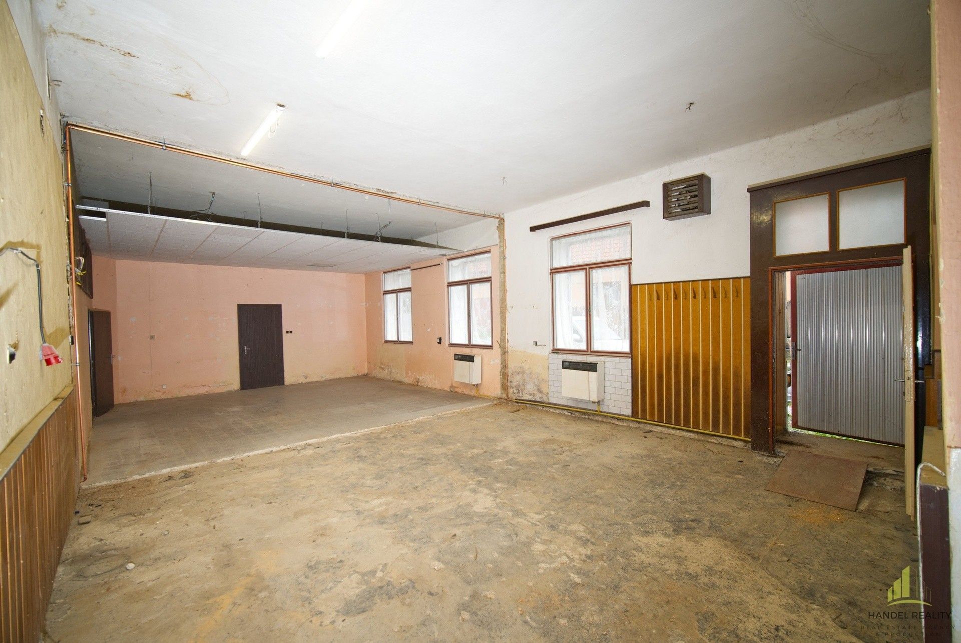 Prodej komerčního prostoru 200 m² - foto 3