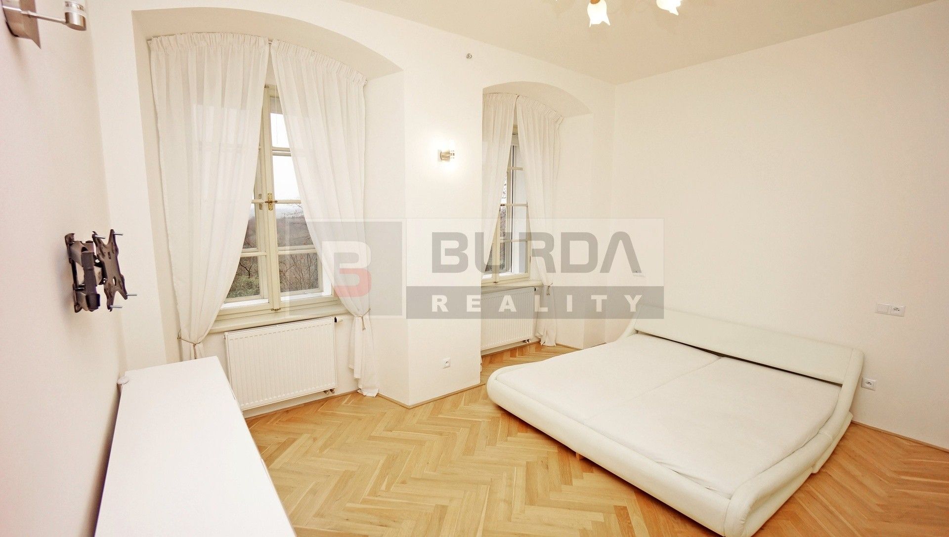 Pronájem bytu 3+kk 124 m² - foto 3