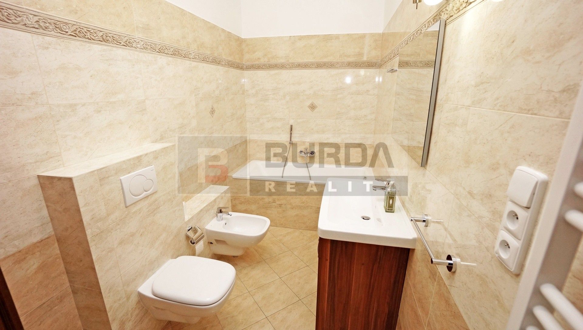 Pronájem bytu 3+kk 124 m² - foto 21