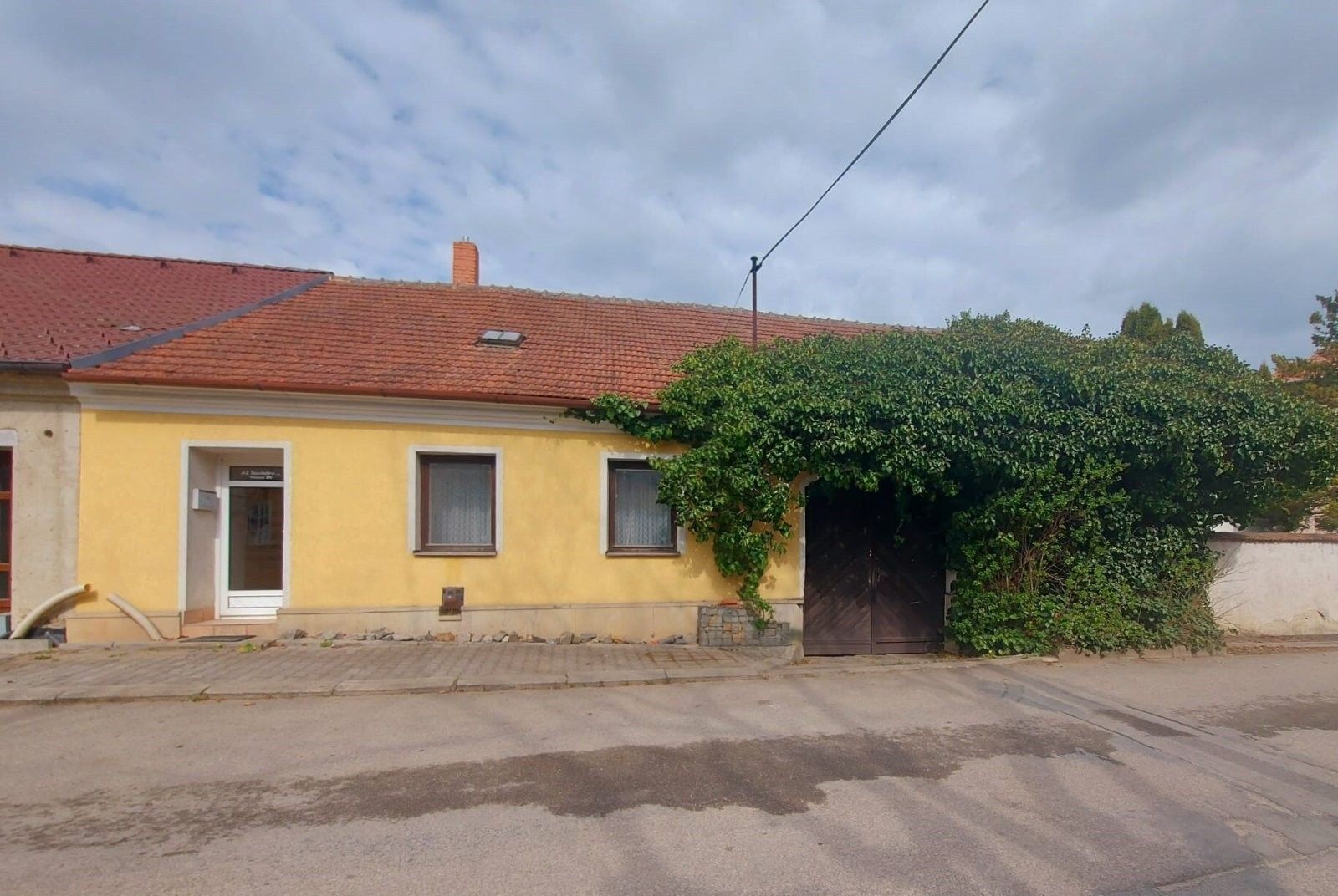 Prodej komerčního prostoru 311 m² - foto 1