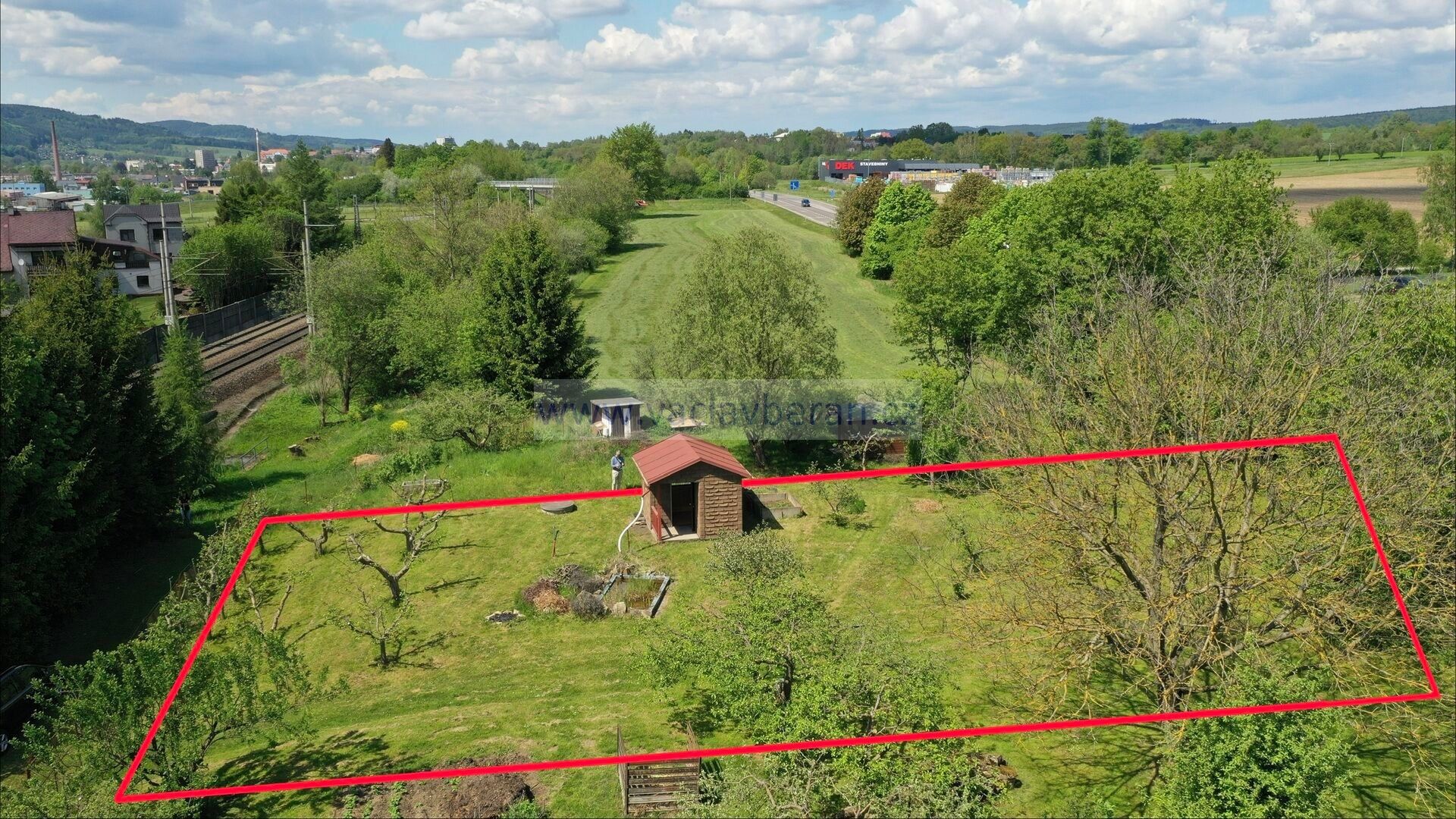 Prodej pozemku 703 m² - foto 1