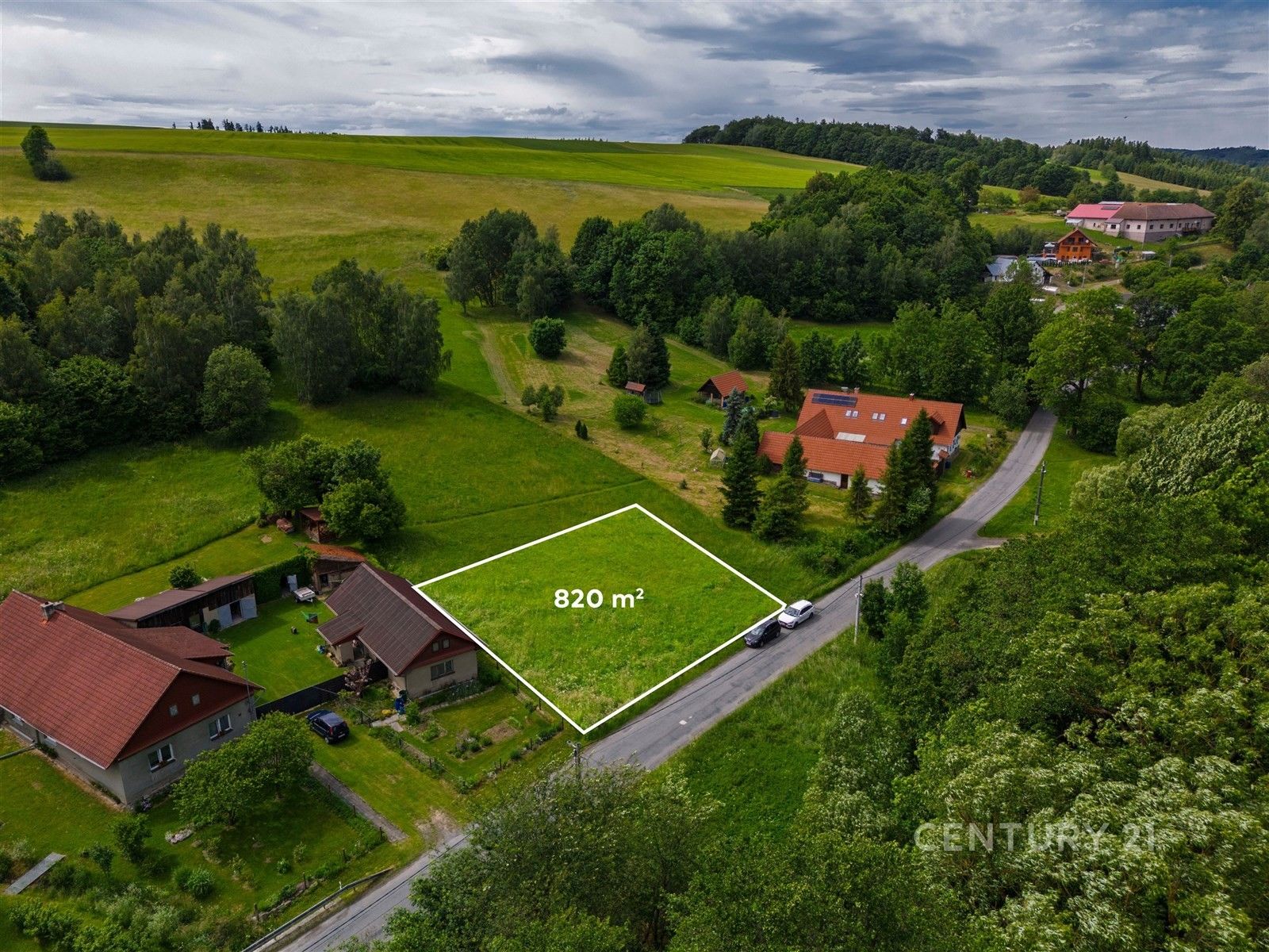Prodej pozemku 820 m² - foto 1