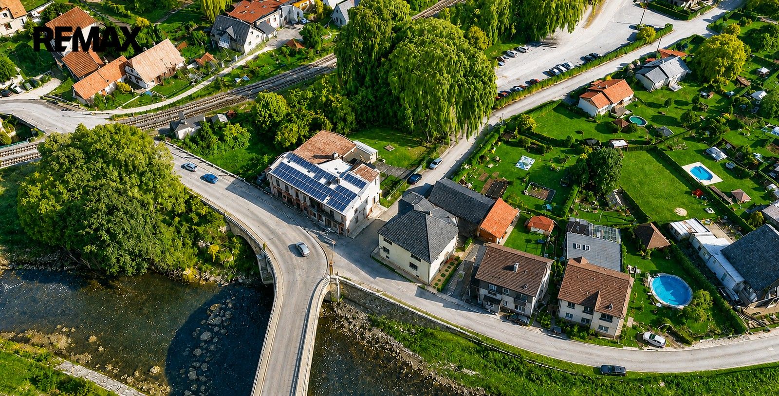 Prodej komerčního prostoru 763 m² - foto 1