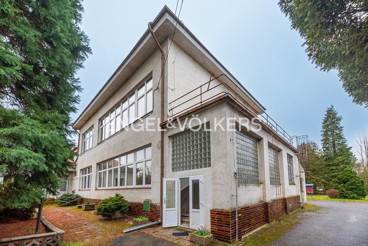 Pronájem komerčního prostoru 870 m² - foto 1