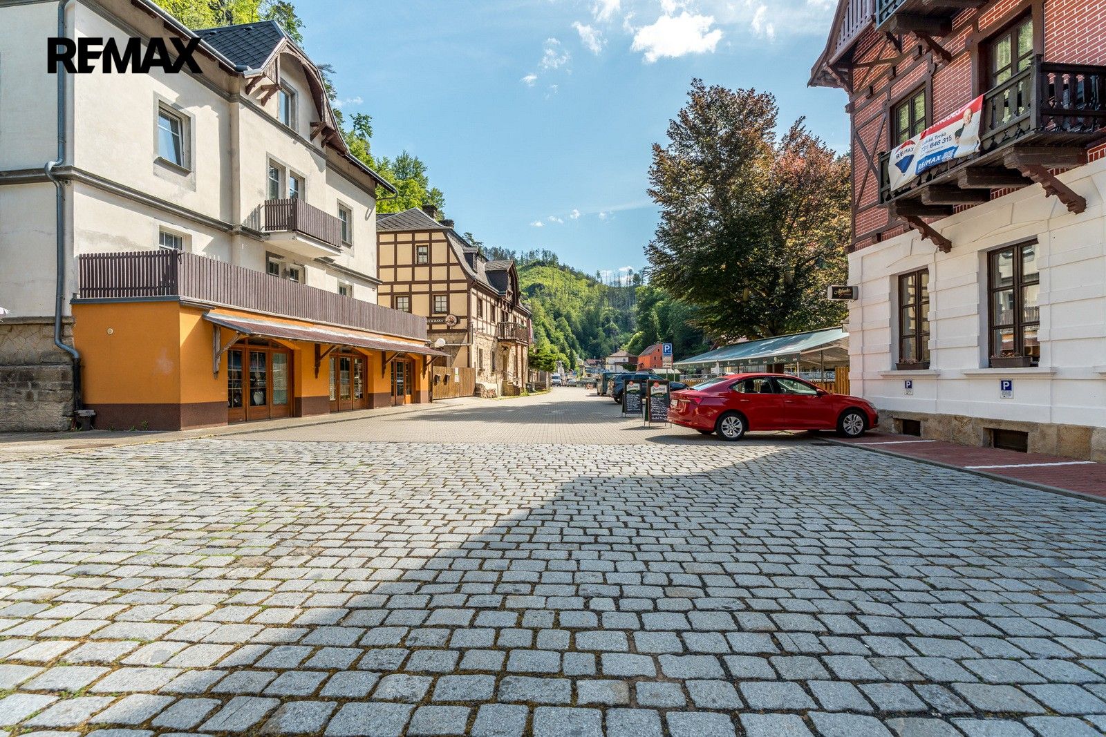 Prodej komerčního prostoru 610 m² - foto 2