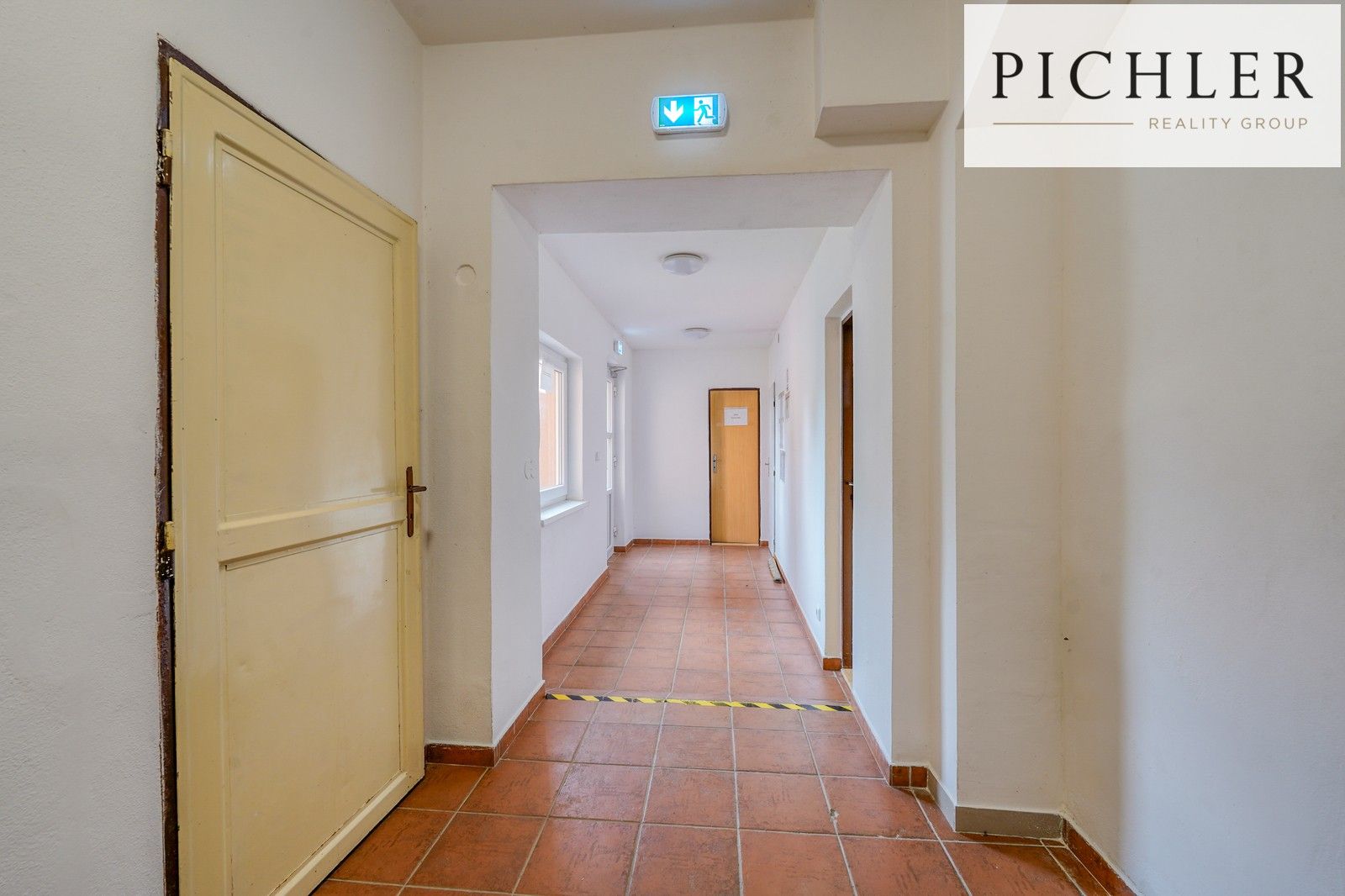 Prodej komerčního prostoru 900 m² - foto 3