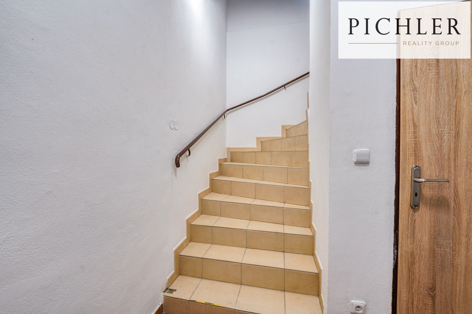 Prodej komerčního prostoru 900 m² - foto 4
