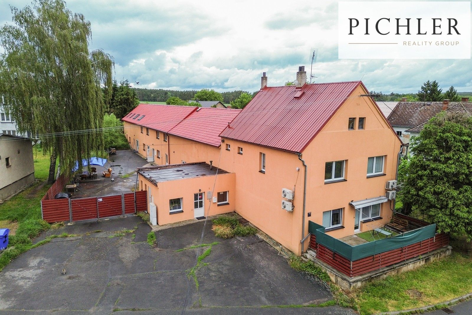 Prodej komerčního prostoru 900 m² - foto 1