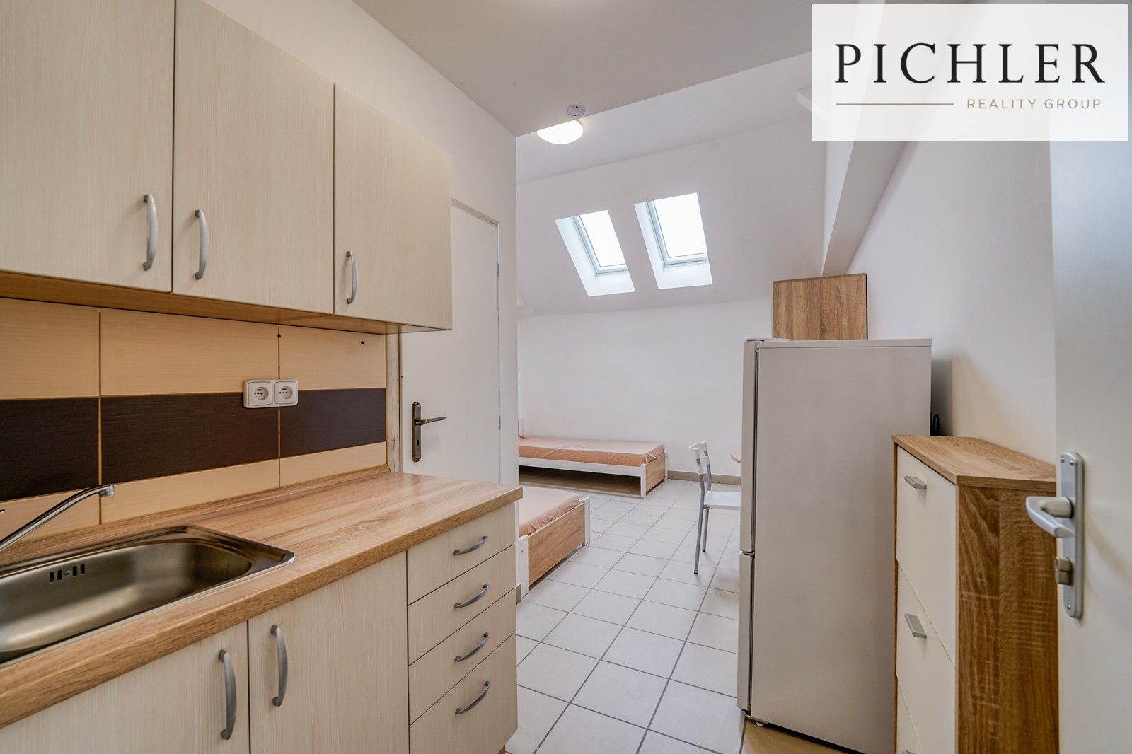 Prodej komerčního prostoru 900 m² - foto 12