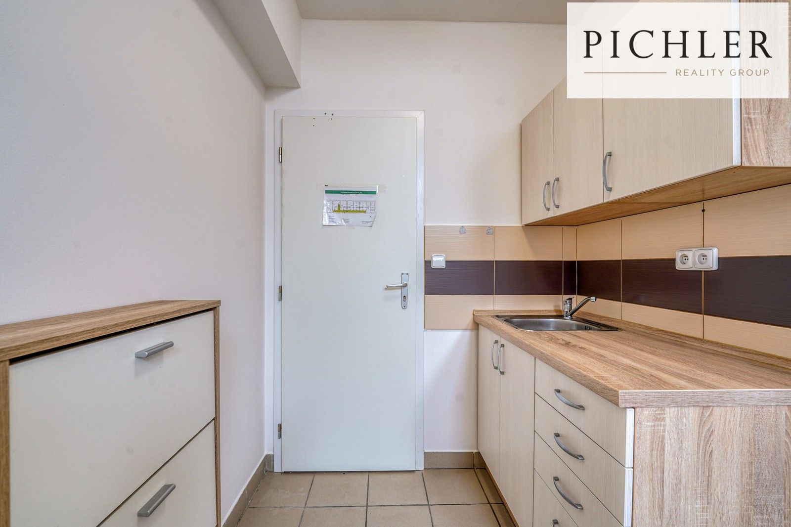 Prodej komerčního prostoru 900 m² - foto 15
