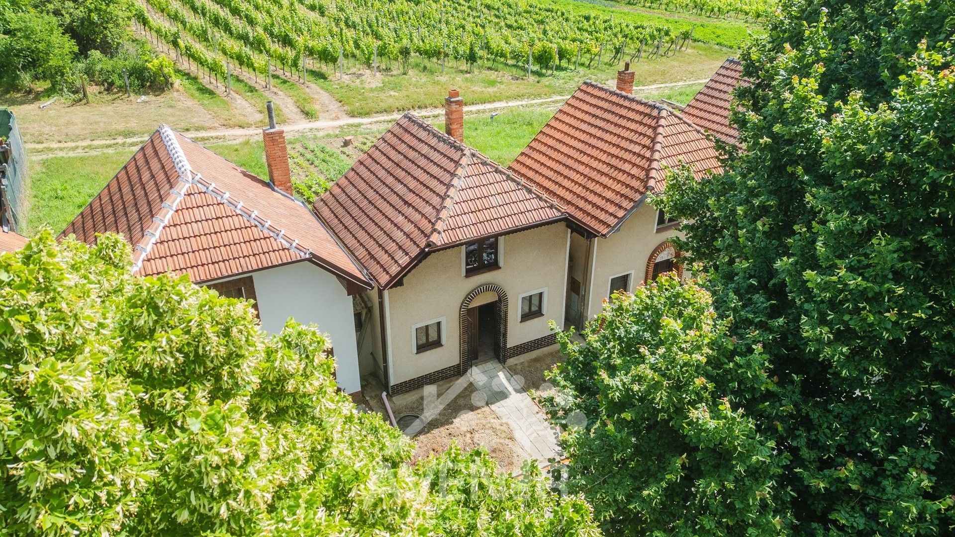 Prodej nemovitosti 84 m² - foto 1