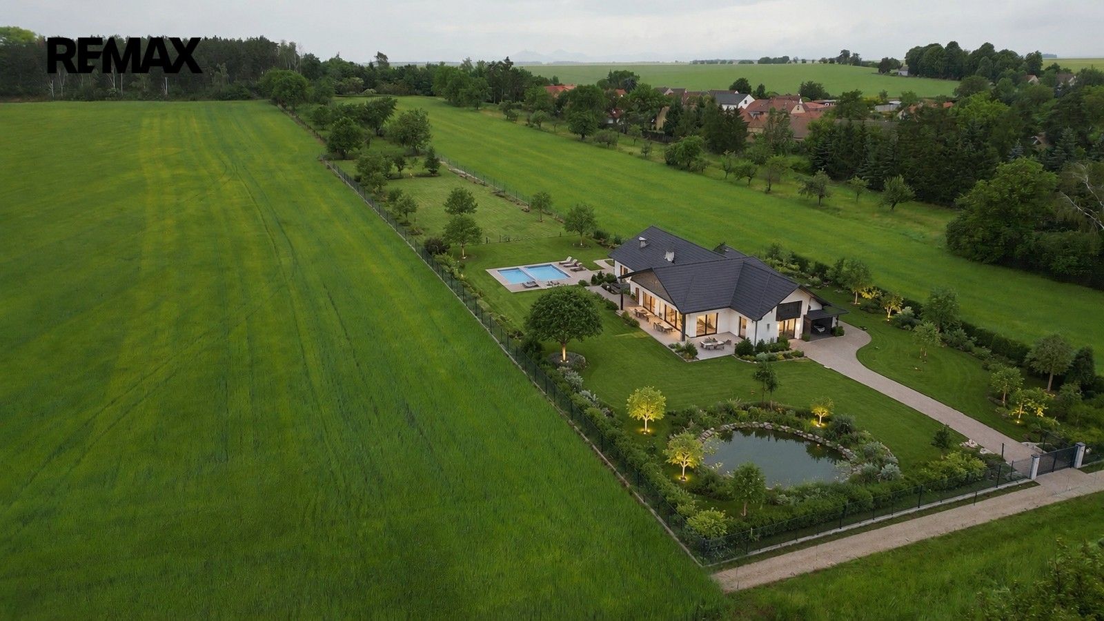 Prodej nemovitosti 3211 m² - foto 12