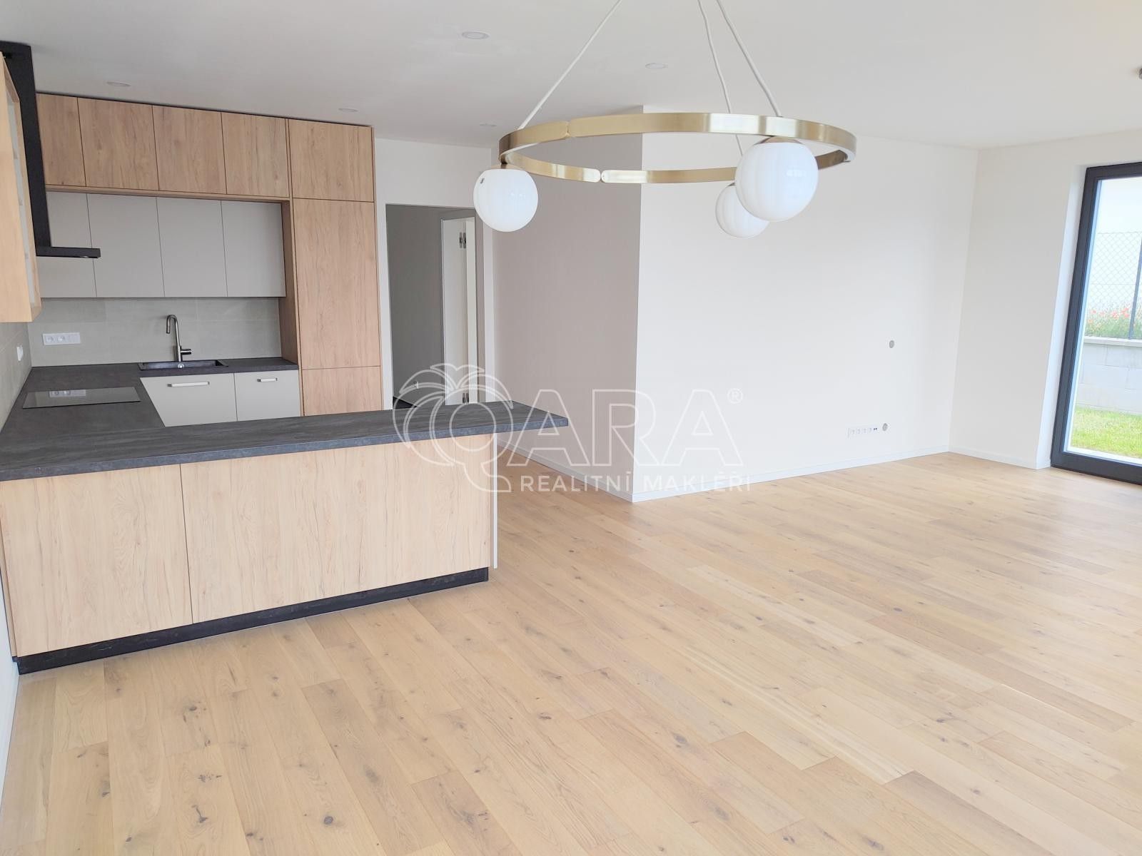 Pronájem bytu 4+kk 106 m² - foto 3