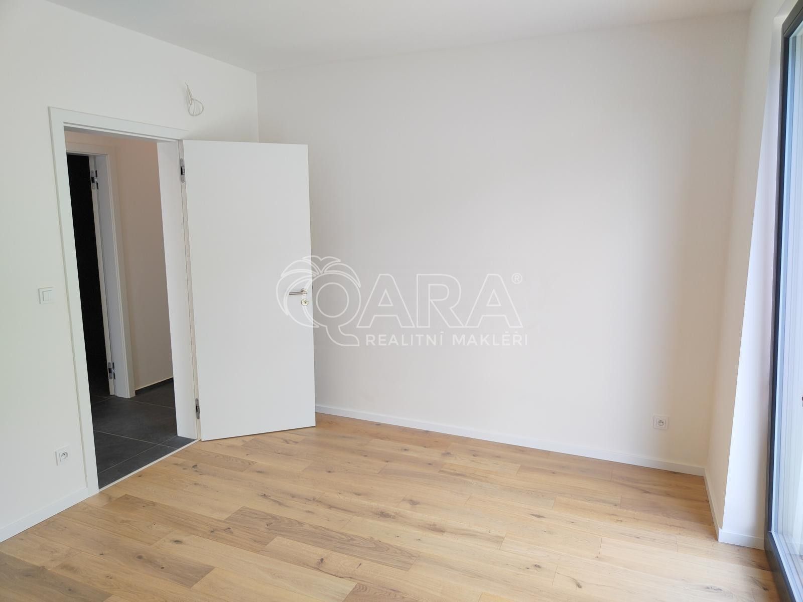 Pronájem bytu 4+kk 106 m² - foto 15